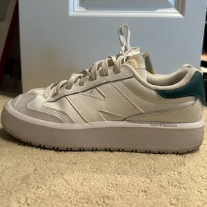 New Balance 302 Sneaker - Women’s Size 9